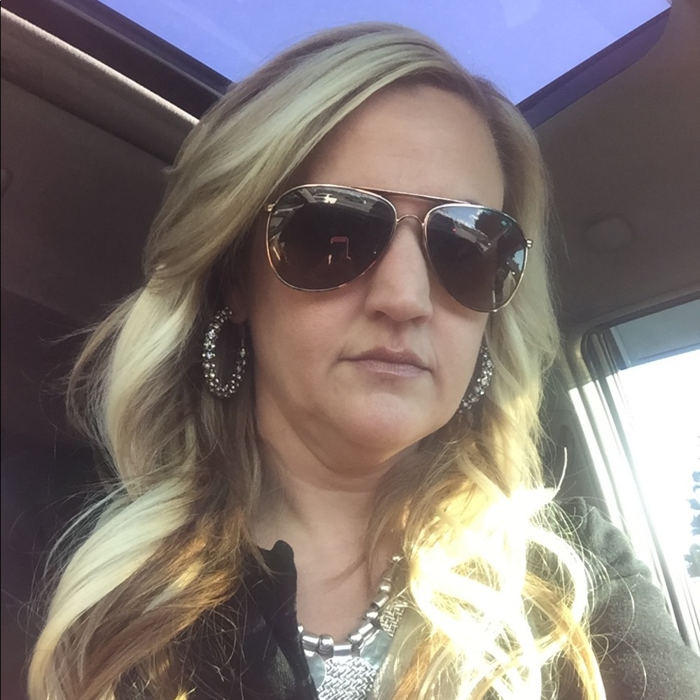 Meet your Posher, Lisa